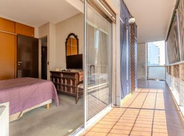 Departamento · 120m² · 5 Ambientes · 1 Cochera · Hermoso Departamento con Balcón Corrido, Cochera y 4 Dorm. en Pleno Barrio de Flores