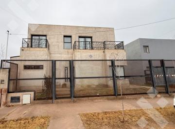 PH · 126m² · 5 Ambientes · Venta Duplex 3 Dorm. - B° Los Lirios, Cipolleti