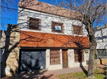 Casa · 92m² · 4 Ambientes · 1 Cochera · ¡Gran Oportunidad! Luminosa Casa en Planta Alta en Venta con Cochera y Terraza.