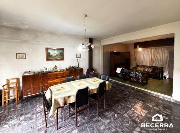Casa · 395m² · 2 Ambientes · 1 Cochera · Casa en Venta en Parque Johnston - Hurlingham