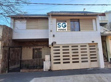 Casa · 118m² · 5 Ambientes · Casa en Venta de 3 Dorm., Planta Alta, en Zona Sur de Rosario