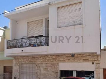 Casa · 280m² · 6 Ambientes · Amplia Casa Centrica, con Detalles Exclusivos en La Ciudad de Rio Cuarto, Cordoba.