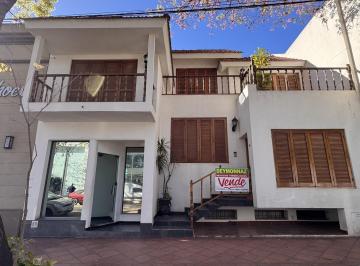 Casa · 220m² · 7 Ambientes · Casa con Local Venta Zona Comercial 12 de Abril
