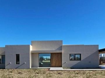 Casa · 154m² · 4 Ambientes · 2 Cocheras · Casa en Alquiler