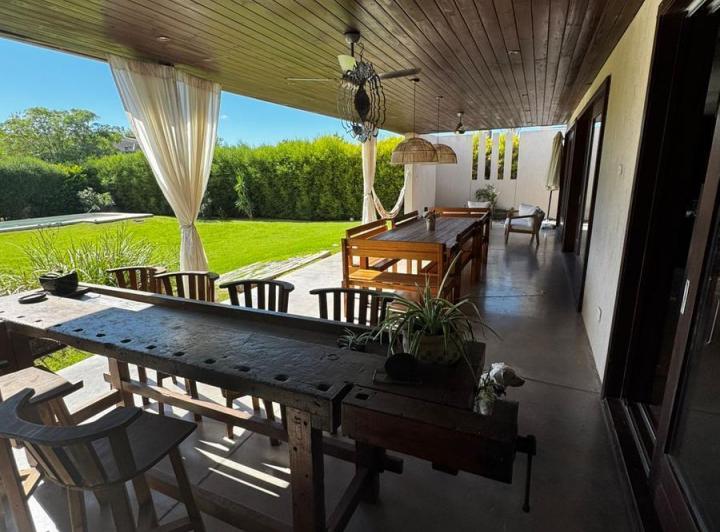 Casa · 270m² · 6 Ambientes · 2 Cocheras