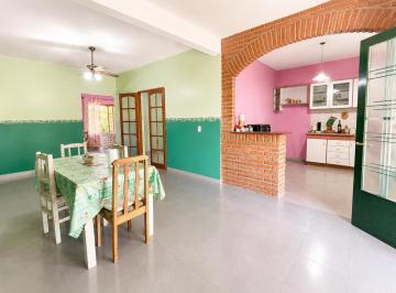 Casa · 180m² · 5 Ambientes · 1 Cochera · Venta Chalet 5 Ambientes Gonzalez Catan con Parque y Cochera