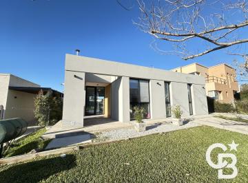 Casa · 120m² · 4 Ambientes · 2 Cocheras · Casa en Venta 2 Dorm C/ Pileta - Santa Elena, Pilar del Este