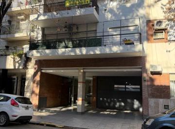 Departamento de 4 ambientes, Almagro · Excelente Semipiso Al Frente con Balcon Aterrazado 28 Años Antig