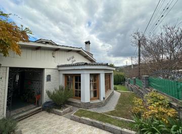 Casa · 256m² · 4 Ambientes · 4 Cocheras · Venta Casa 3 Dorm y Depto 1 Dorm Rio Ceballos