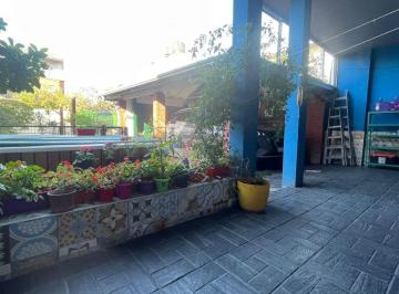 Casa · 146m² · 5 Ambientes · 1 Cochera · Casa 5 Ambientes Amplio Terreno Oportunidad