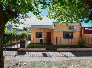 Casa · 120m² · 4 Ambientes · 2 Cocheras · Casa Venta La Plata San Carlos 2 Dorm.