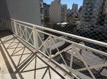 Departamento de 3 ambientes, Villa Crespo · Precioso 3 Amb en Venta con Balcon Corrido y Cochera de 22 Años.