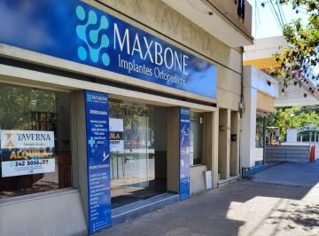 Oficina comercial de 4 ambientes, Ciudad de Santa Fe · Local Comercial con 3 Oficinas, 2 Baños, Cocina y Patio - Av Freyre 2469
