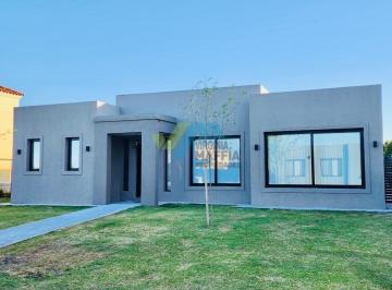 Casa · 160m² · 4 Ambientes · 2 Cocheras · Casa en Venta en San Sebastian - Area 6, San Sebastian, Escobar