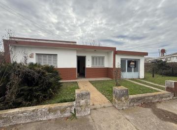 Casa · 550m² · 4 Ambientes · 1 Cochera · Venta Casa con 2 Dorm. Cocina Cochera y Gran Patio 500 m² de Terreno