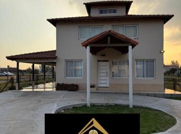 Casa · 248m² · 6 Ambientes · 4 Cocheras · Casa en Venta en La Magdale