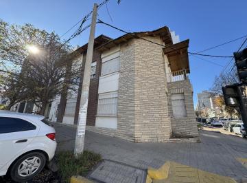 Casa · 260m² · 7 Ambientes · 1 Cochera · Casa en Área Centro Este