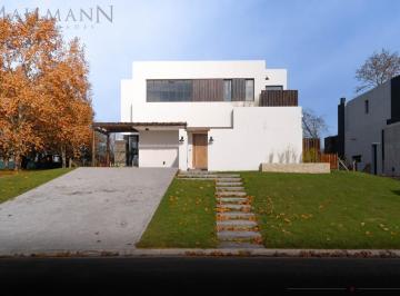 Casa · 268m² · 9 Ambientes · 2 Cocheras · Venta Casa 4 Dorm. en Tilbury, Pilará a Estrenar