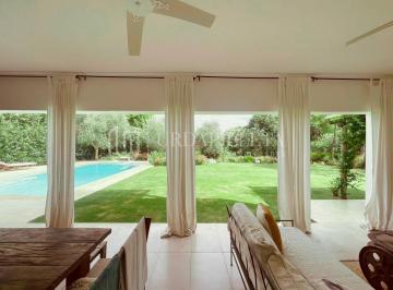 Casa · 453m² · 10 Ambientes · 2 Cocheras · Casa con 6 Dorm. en Venta en Pilará - El Tonó
