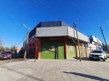 Local comercial · 300m² · 4 Ambientes · Local con Oficinas en Alquiler en Camino de Cintura Luis Guillon