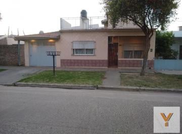 Casa · 80m² · 4 Ambientes · 1 Cochera · Dúplex en Venta - 3 Dorm. 2 Baños - Cochera - 166 m² - San Miguel