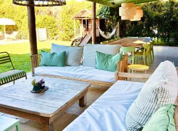 Casa · 250m² · 5 Ambientes · 4 Cocheras · Alquiler - Vacaciones de Invierno en La Comarca