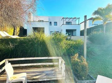 Casa · 235m² · 5 Ambientes · 4 Cocheras · Casa en Venta a La Laguna, San Marco Villanueva, Tigre