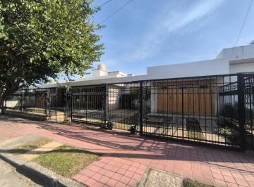 Casa · 290m² · 12 Ambientes · 3 Cocheras · Casa en Venta Cerro de Las Rosas Excelente Ubicacion