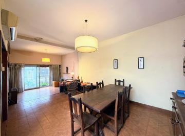 Casa · 131m² · 4 Ambientes · 1 Cochera · Venta Casa 4 Ambientes en Villa Sarmiento