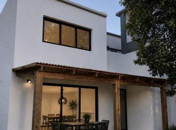 Casa · 133m² · 4 Ambientes · 2 Cocheras · Casa de 3 Dorm. en Venta en Manuel B Gonnet