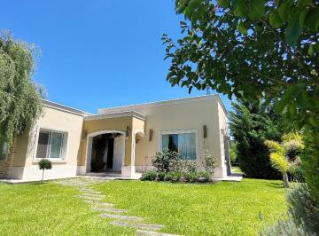 Casa de 3 ambientes, San Vicente · Excelente Propiedad en Barrio Cerrado con 2 Muelles y Laguna