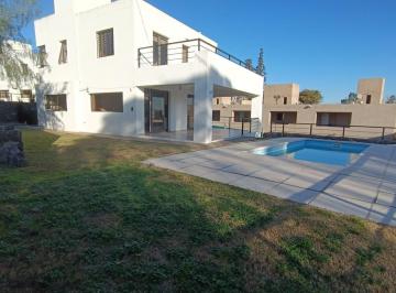 Casa · 199m² · 4 Ambientes · 2 Cocheras · Casa en Cóndor Alto