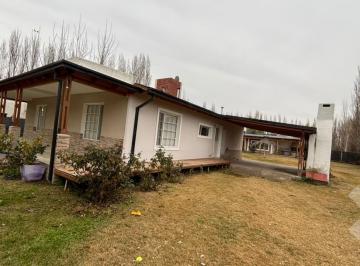 Casa · 172m² · 5 Ambientes · 3 Cocheras · Casa en Plottier