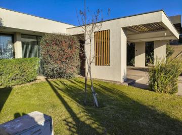 Casa · 133m² · 5 Ambientes · 2 Cocheras · Casa en Russell