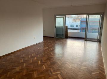 Departamento · 65m² · 2 Ambientes · Alquiler Apartamento 2 Dorm. en El Centro