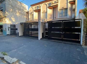 Casa · 140m² · 5 Ambientes · 1 Cochera · Casa Alquiler Villa Sarmiento 5 Ambientes