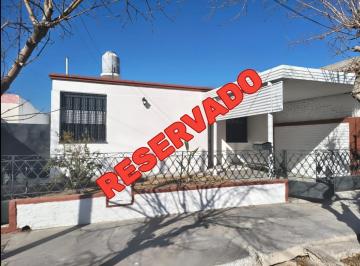 Casa · 290m² · 5 Ambientes · 1 Cochera · Casa Bº Mendoza. Pedro Cobos 4560 (S).
