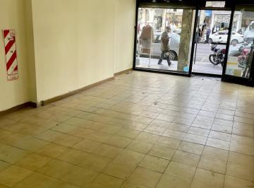 Local comercial · 130m² · 4 Ambientes · Local en Alquiler - 2 Baños - 130 m - Flores