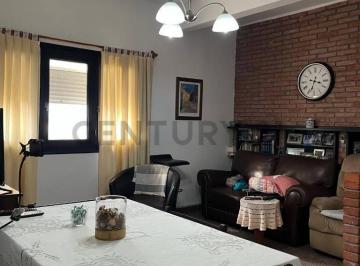 Departamento · 70m² · 3 Dormitorios · Venta en Belvedere 3 Dorm., Terraza. Excelente! 3 Piso Escalera