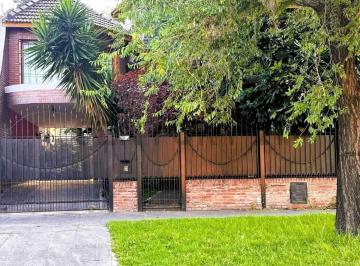 Casa · 250m² · 5 Ambientes · 1 Cochera · Venta Casa Chalet 5 Amb Martin Coronado Quincho