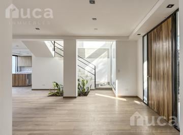 Casa · 328m² · 8 Ambientes · 1 Cochera · Casa en Venta 4 Dorm. y Jardín en Martinez