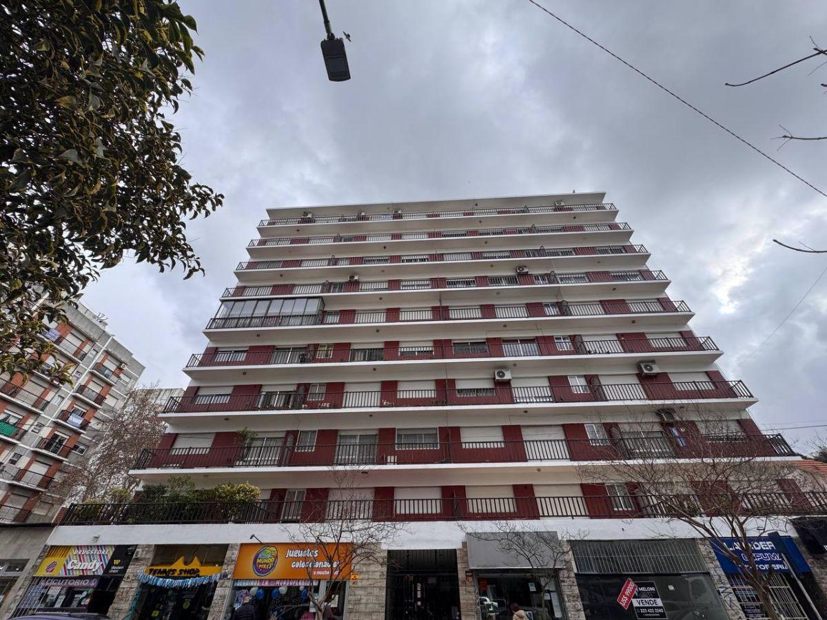 Depto 2 amb, 55m² con balcón — Centro