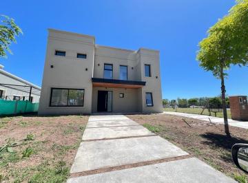 Casa · 168m² · 4 Ambientes · 1 Cochera · Casa en Alquiler en San Pablo, Pilar, G. B. a. Zona Norte