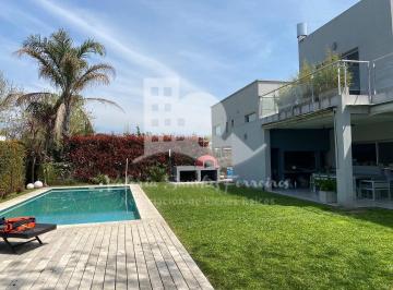 Casa · 315m² · 4 Ambientes · 1 Cochera · Casa en Venta en Barrancas de Iraola - 4 Ambientes