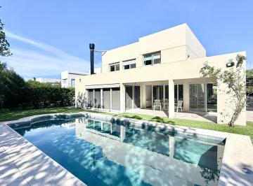 Casa · 250m² · 5 Ambientes · 2 Cocheras · Excelente Chalet en Rumenco