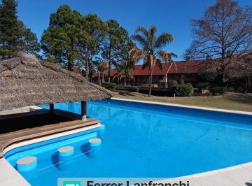 Casa · 158m² · 10 Ambientes · 1 Cochera · Casa en Nautico Costa Azul