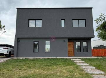 Casa · 148m² · 5 Ambientes · 1 Cochera · Casa en Venta en Barrio San Pablo, Pilar, G. B. a. Zona Norte