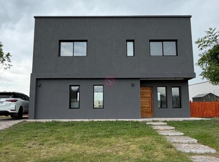 Casa · 148m² · 5 Ambientes · 1 Cochera