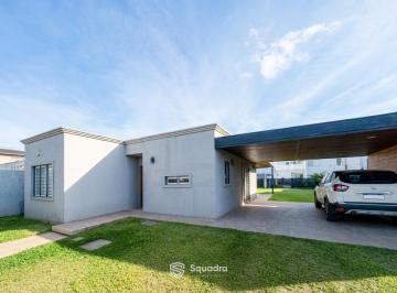 Casa · 82m² · 3 Ambientes · 4 Cocheras · Venta - Casa 2 Dorm., Galeria, Jardín y Cochera - Barrio Funes City, Funes.