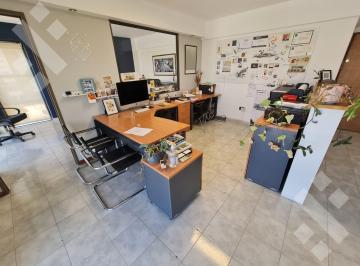 Oficina comercial · 39m² · 2 Ambientes · 2 Cocheras · Venta Oficina Amoblada 2 Cocheras - San Martín Al 100 - Neuquén Capital